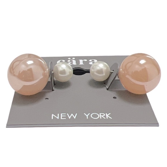 CÄRA • Elegant Pearl & Peach Reversible Stud Earrings - Picture 3 of 4